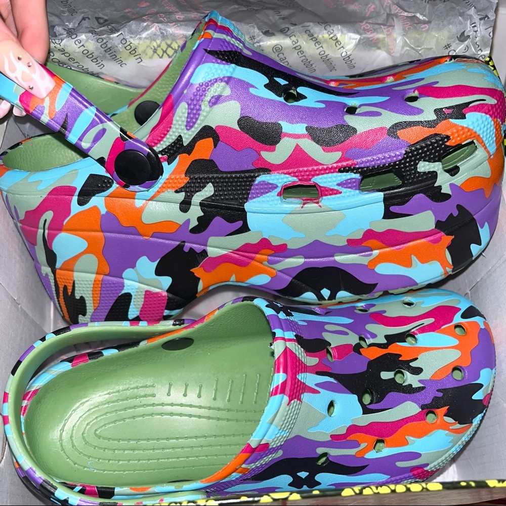 Cape Robbin Gardener Platform CROCS | Multicolor Camo | Size 6 | NEVER WORN